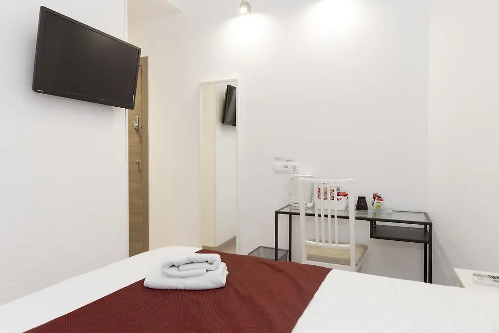 Brustar Sagrada Familia Hotel Barcelona 2*,  Spain