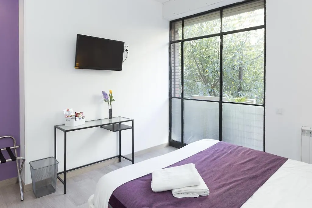 Brustar Sagrada Familia Hotel Barcelona 2*,